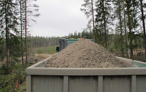 Tuhka-murskepäällysrakenteen teko Kuivatuksen oltava kunnossa Samat kerrospaksuudet kuin murskeella Tuhkan