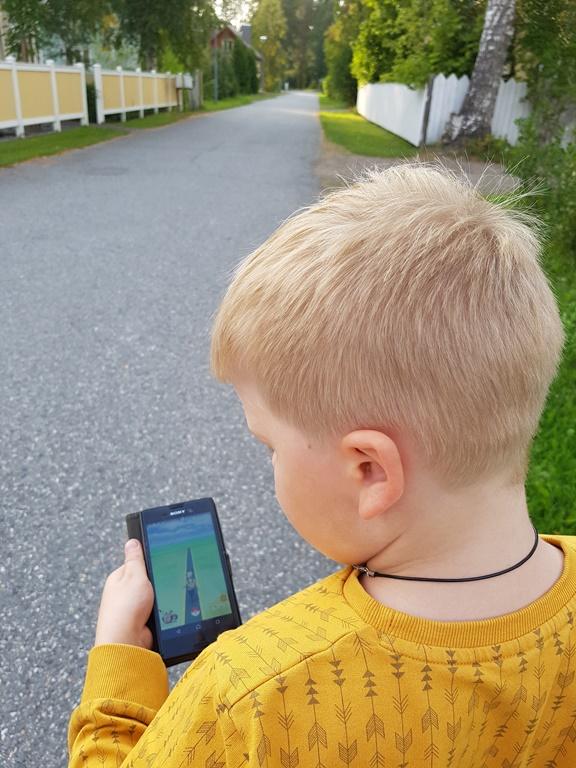 Kainuulaisen toimijan rooli The Role of Kainuu Actors (2) Digitaalinen alusta käyttöönne Tuotteet ja sijainnit mobiiliapplikaatioon sanoin ja kuvin Toimijat tuottavat materiaalin KAMK tukee ja neuvoo