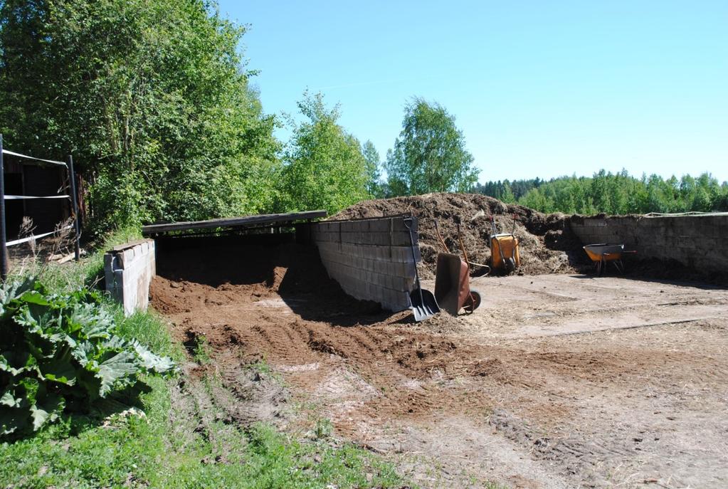 ole ilmennyt mitään jyrsijäongelmaa. Väkirehuja säilytetään suljetuissa astioissa joka tapauksessa hiirten ja rottien torjumiseksi. (Laukkanen, haastattelu 6.5.2018) 3.