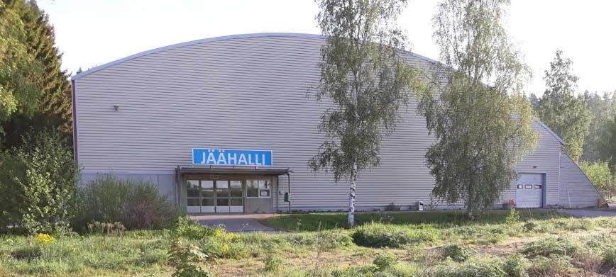 Korttelissa sijaitsee myös Pikkolan tilan vanha päärakennus 1950-luvulta. Se on osa päivähoitoa palvelevaa kokonaisuutta, johon kuuluu myös 1970- luvulla ja v. 2005 valmistuneet päiväkodit.
