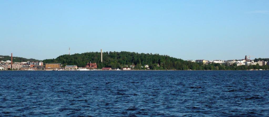 Selostus A-2735 6 (26) Molempiin satamiin johtaa laivaväylä. 3.1.