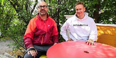 Homo Secundus saa ensi-iltansa Telakalla: Yhteiskunta perustuu uskomukselle, että itsekkyys on hyve 26.9.2019 Miko Kivinen ja Teemu Mäki omaavat samanlaisen huumorintajun ja maailmankatsomuksen.