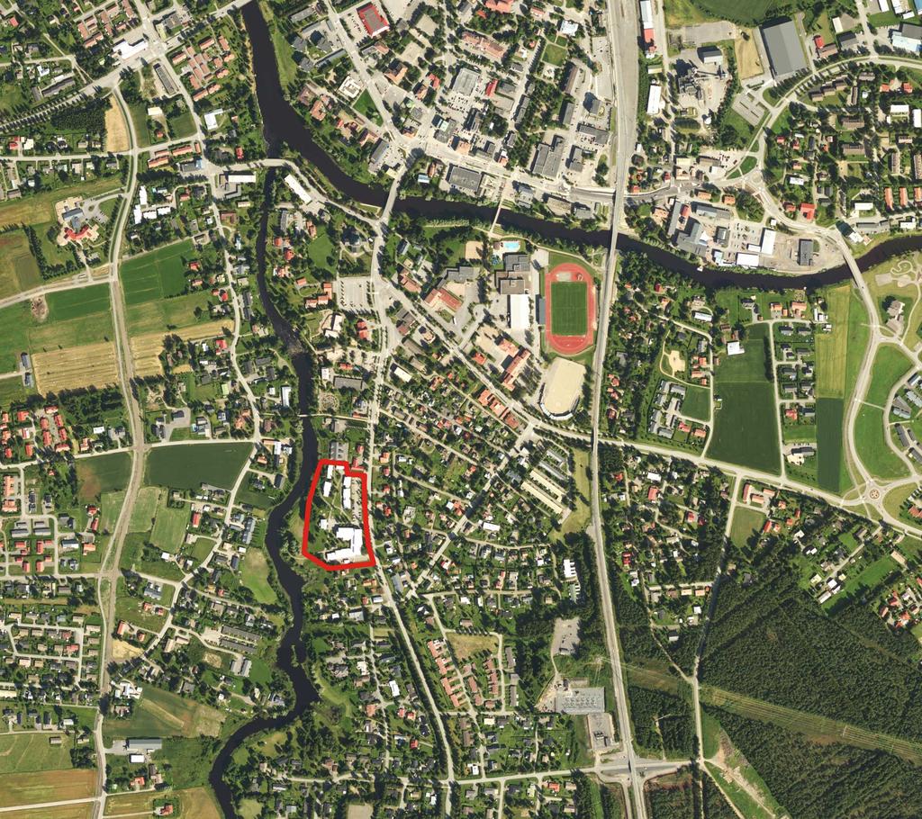LAPUAN KAUPUNKI 10. SIIRILÄN KAUPUNGINOSAN ASEMAKAAVAN MUUTOS, SEURAKUNTAOPISTON LAPUAN KAMPUKSEN ALUE, OSAKORTTELI 1028 3. LÄHTÖKOHDAT 3.1 Selvitys suunnittelualueen oloista 6 10.10.2019 3.1.1 Alueen yleiskuvaus Kaavoitettava alue sijaitsee Siiriläntien ja Nurmonjokivarressa olevan Siirilänpuiston välisellä alueella.