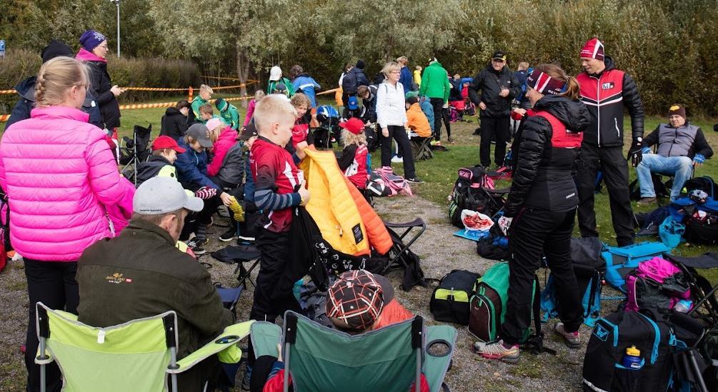 Mikä on oma roolisi? Kilpailujen järjestelyissä tietyn osa-alueen vastuuhenkilö? Talkoolainen kisajärjestelyissä. Suunnistaja. Mihin kilpailuihin osallistut? Miksi? Mihin kilpailuihin et osallistu?