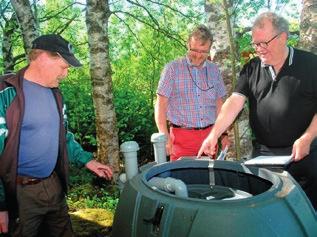 edustaja kertomassa eri teknisistä vaihtoehdoista.