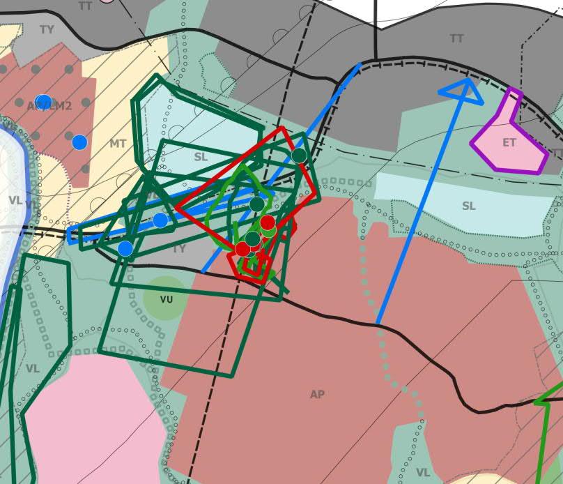 (Tummansininen rajaus) SL-alueen etelä-, koillis- ja itäpuolelle ehdotetaan luo-aluetta, joka jatkuu