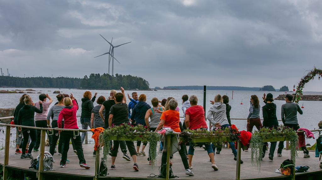 Henkilöstömäärän muutokset Henkilöstömäärä (keskimääräinen) Kotkan kaupunki ja liikelaitokset, 2016-2018 2016 2017 2018 2017-2018 Kotkan Kaupunki 2 953 3041 3 031-10 Kymenlaakson pelastuslaitos 305