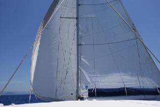 (2012) Trysail (myrskyisopurje) omalla Selden-kiskolla, (WB-Sails) (2012), käyttämätön Staysail kutteristaagiin (North Sails)