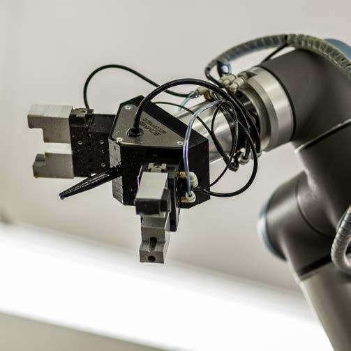 6 Tarraimet ja päätetyölaitteet Tarrain kiinnitetään robotin käsivarteen, jolla se käyttää osia ja koneita.