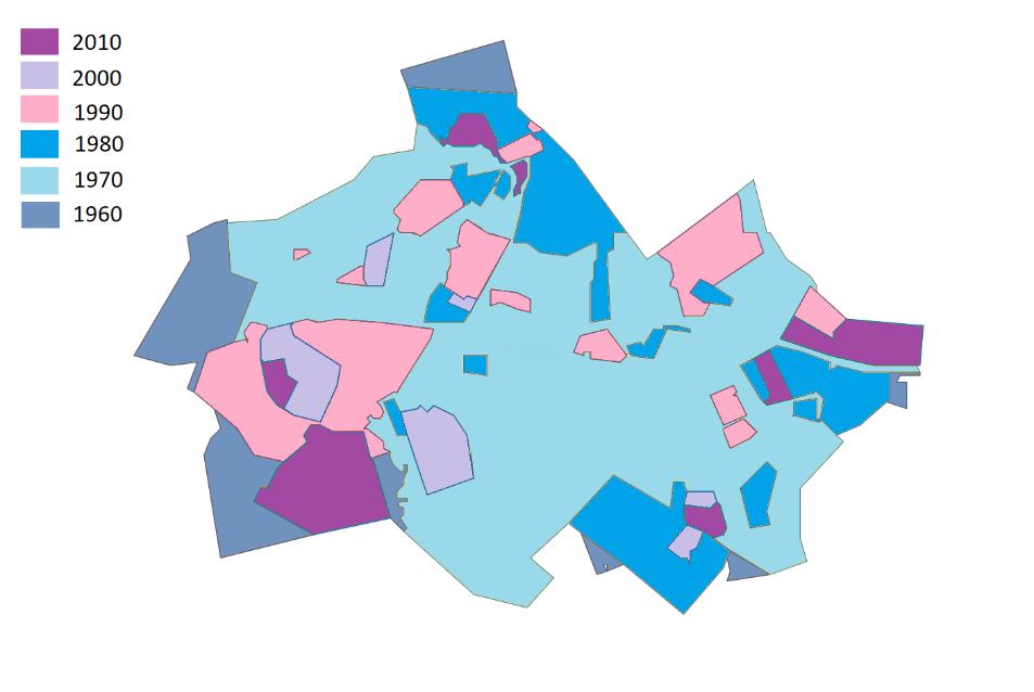 alueiden kehittymisestä. Kaavakartat toimivat laajempana taustakertomuksena haastatteluille, sillä niistä voidaan havaita alueilla kaavaillut tarkemmat muutokset.