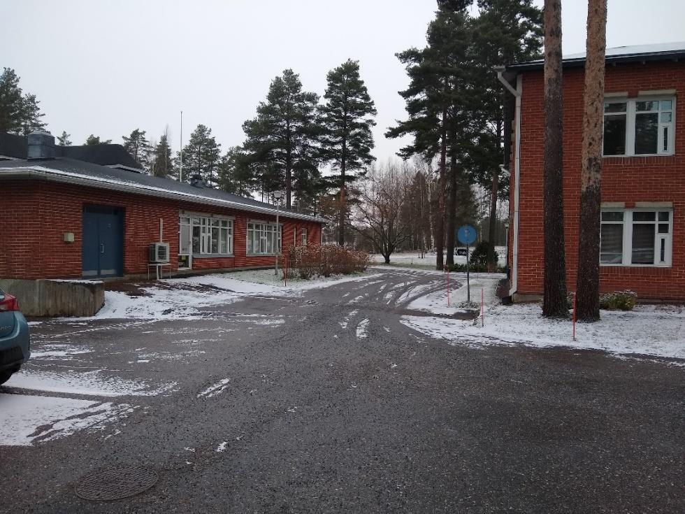 13 5.2 Hartolan kunnankirjasto Kulkuväylä rakennukseen Kulkuväylä kirjastolle ei rajaudu selkeästi.