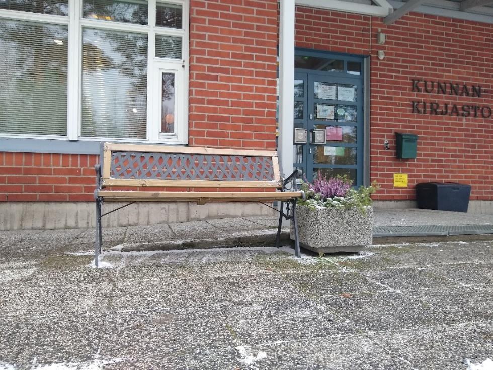 pysäköintipaikan, jossa on 80 pysäköintipaikkaa.
