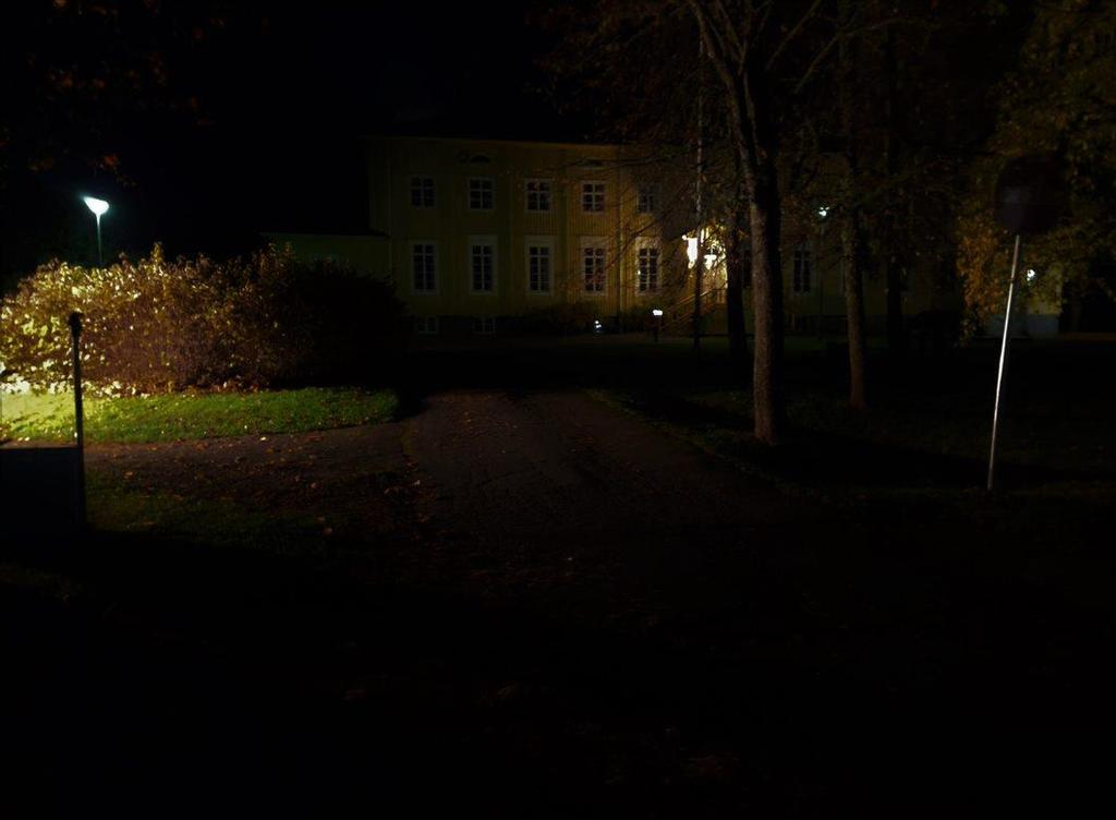 Kulkuväylää ei ole lämmitetty. Sadevesikouruja taikka kaivon kansia ei ole kulkuväylällä. Kulkuväylä on sama jalankulkijoille sekä pyöräilijöille.