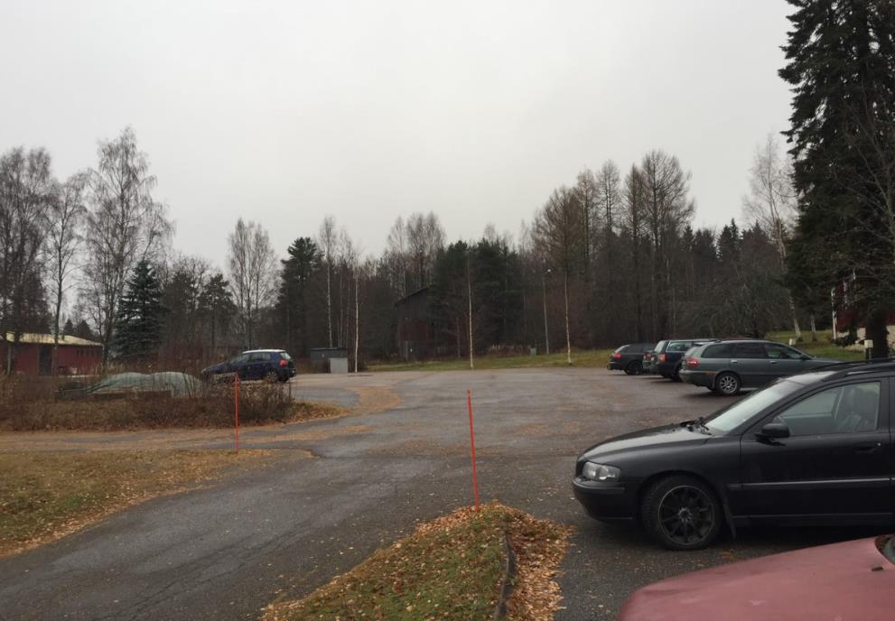 33 Kuva 33. Opiston pysäköintialue Leikkialue Alueella ei ole leikkialuetta.