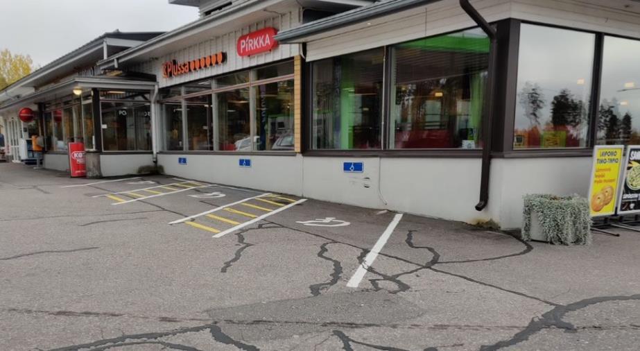 39 Kuva 39. Esteettömät parkkipaikat Leikkialue Kohteessa ei ole leikkialuetta.