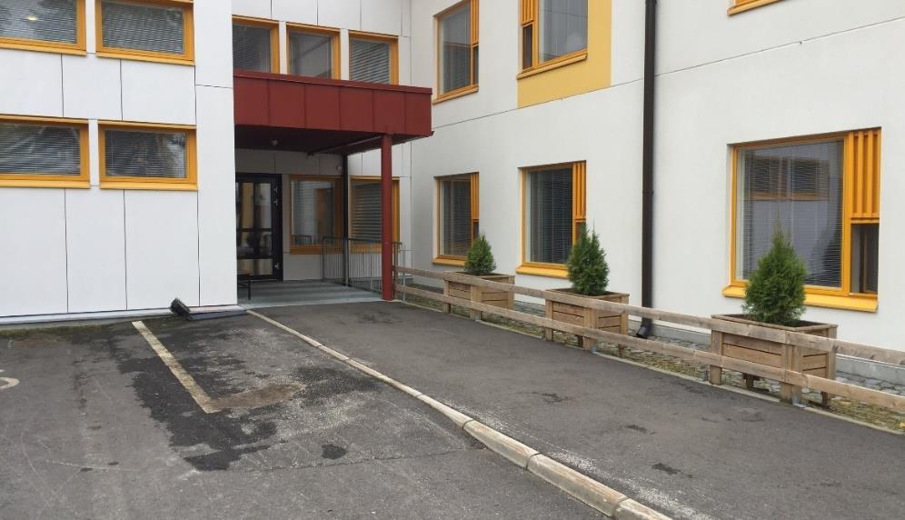 asfalttinen luiska (kuva 52). Luiska on kova, luistamaton ja tasainen.