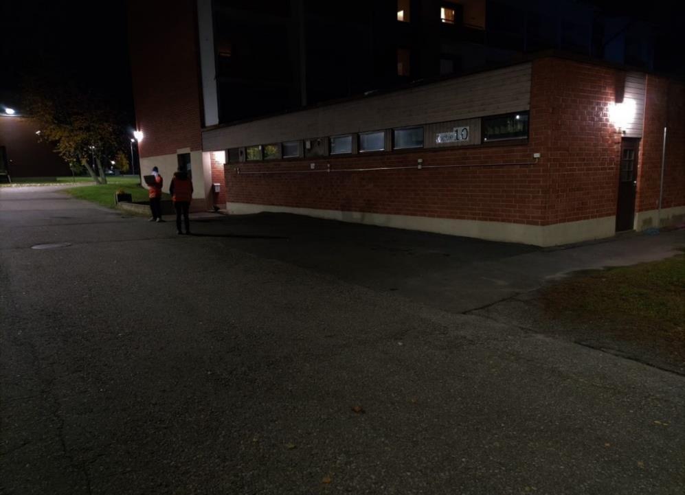 56 Kuva 60. Pysäköintipaikka pimeällä Leikkialue Kohteessa ei ole leikkialuetta.