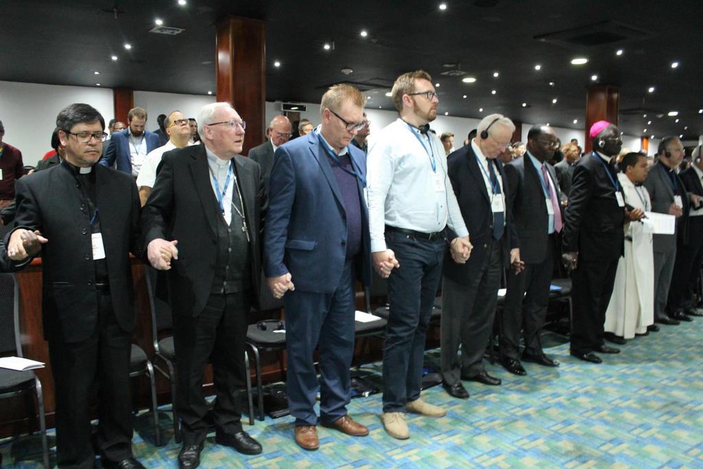 Katolinen piispa Brian Farrel ja Kanadan helluntailiikkeen superintendentti David