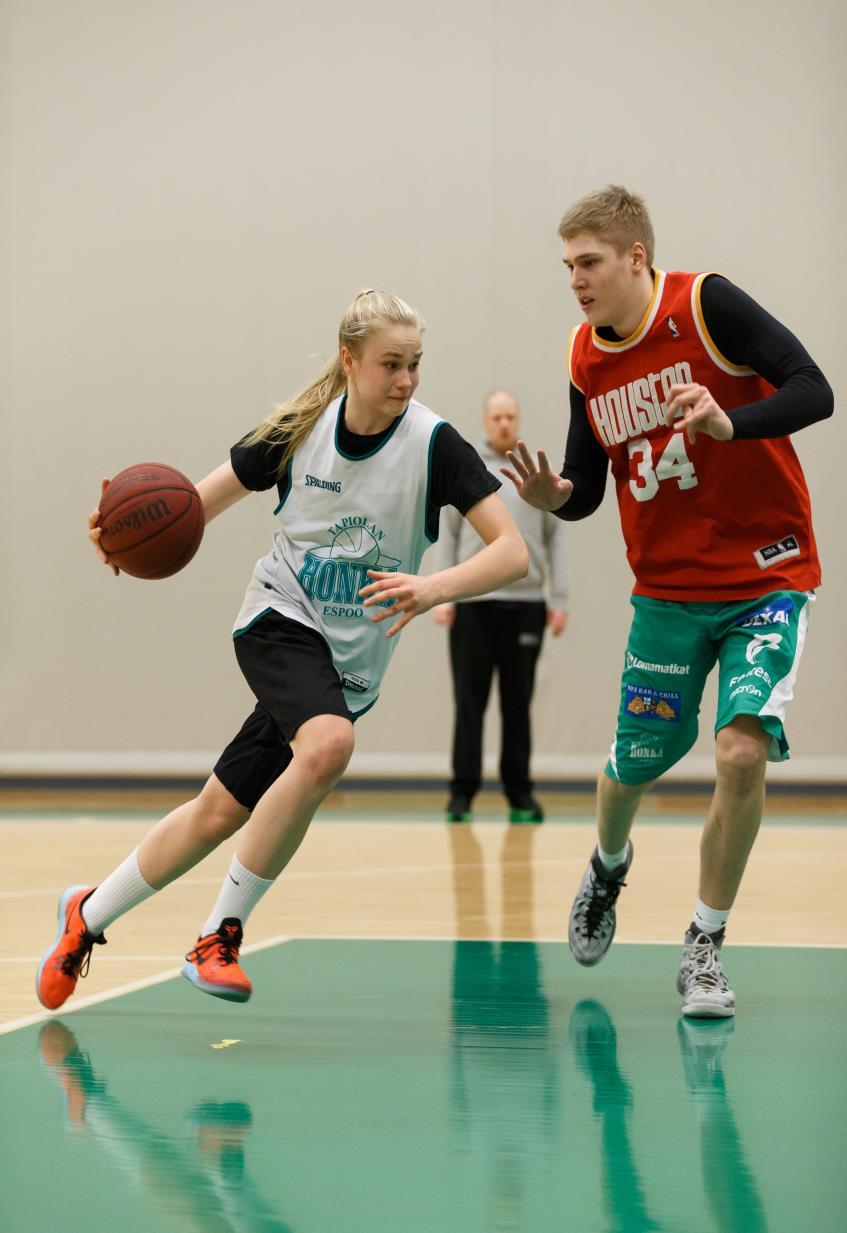 Urheiluvalmennus numeroina Haukilahden lukiossa lukuvuonna 2019-2020 noin 470 opiskelijasta on urheilijoita 140.