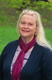 olivat meillä silloin kovassa käytössä ja siivoukset saivat odottaa, Eeva kertoo. 2000-luvulla hän alkoi kesäisin vetää opasmatkoja menetettyyn Karjalaan.