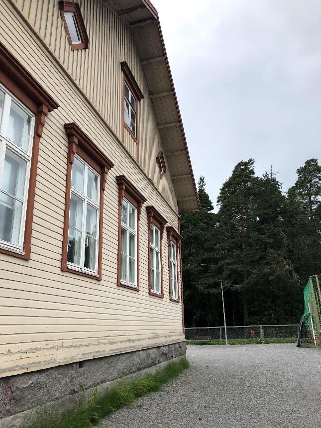 Räystäsaluslautojen korjaus tai uusiminen Profiilipeltikatteen huoltomaalaus alueelta, joissa maalipinta on vaurioitunut Palotikkaiden uusiminen 4.