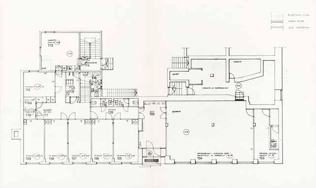 toimistokäyttöön, mikä huonejärjestyksen kannalta tarkoitti keskikäytävän varrelle järjestettyjä toimistohuoneita kokous- ja kahvihuoneineen.
