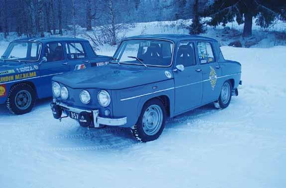 autosta. Eero Aho on entistänyt oman Renault 8 1300 Gordinin. Varikolla sanottiin, että ko. auto on nyt arvoisessaan kunnossa; onhan autolla ihan omaa historiaa.