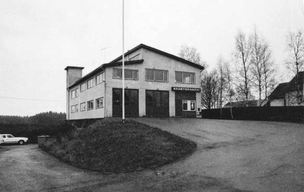 Kolmasti ryöstetty pankkikonttori Nurmijärven suurimman kylän kupeessa, Hämeenlinnan väylän kupeessa, sijaitsee Klaukkalan Metsäkylä. Sen asutus juontaa isojakoon.