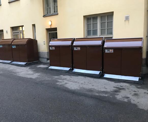 Jäteastiasuojan sisään