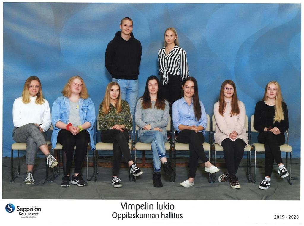 Lukion opiskelijakunnan hallituksen vuosikertomus 2019-2020 Vimpelin lukion opiskelijakunnan hallitukseen liittyi alkusyksyllä kaksi uutta jäsentä alkajista.