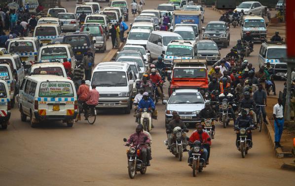 12 kuitenkin vaikea kitkeä pois Ugandasta, sillä ne ovat asukkaille pitkälti jo tuttuja, halpoja, ketteriä ja helppoja liikkumisen muotoja vaikeassa infrastruktuurissa.