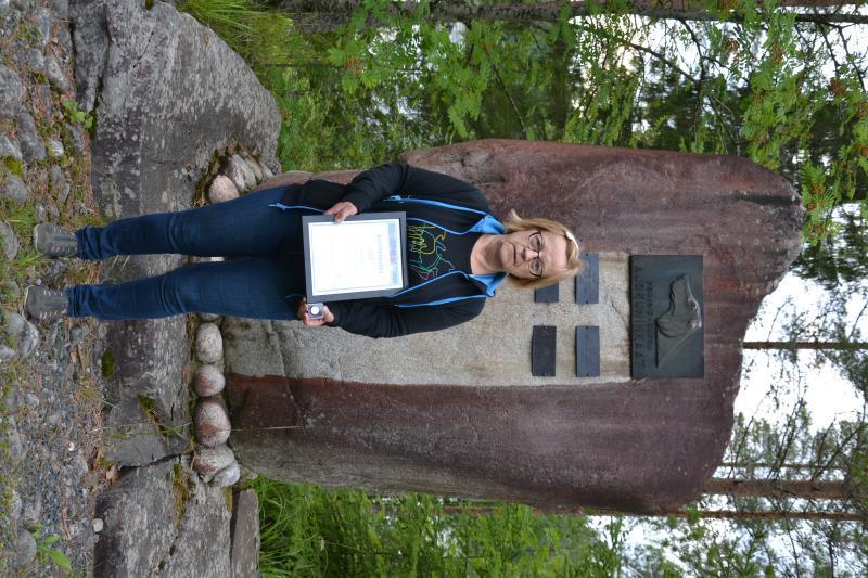 standaari, Pirjo Kärki Kennelpiirin hopeinen ansiomerkki, Vuoden Ahertaja