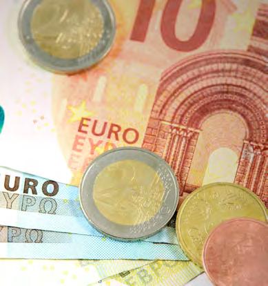 Suomessa 2002 käyttöön otettua eurovaluuttaa tervehdettiin Aino Ackté -hopearahalla sekä keskiyön aurinkoa kuvaavalla kultarahalla.