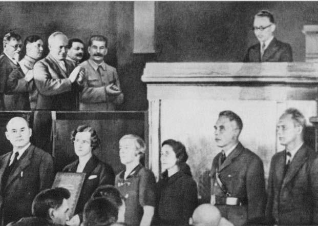 Johannes Lauristin pitämässä puhettaan SNTL:n korkeimman neuvoston seitsemännen session viidennessä istunnossa 6.8.1940.