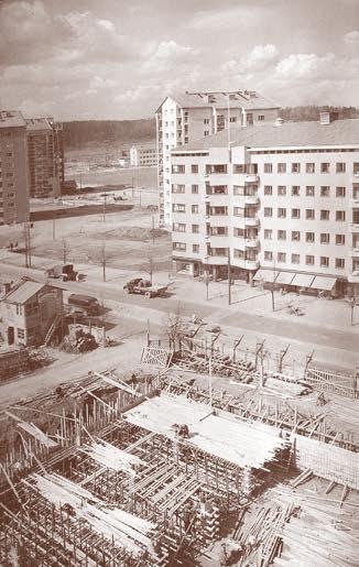 Konserttitalon peruskivi muurattiin juhlallisesti 14.6.1953. Valtiovaltaa tilaisuudessa edusti opetusministeri Reino Oittinen.