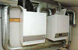 Ilmastointilaitteen säädin voidaan asettaa tehoille 1-2-3, mutta konetta ei saa eikä voi pysäyttää säätimestä. Tehostettu, huonekohtainen ilmastointi edellyttää tunnistimella ohjattua venttiiliä.