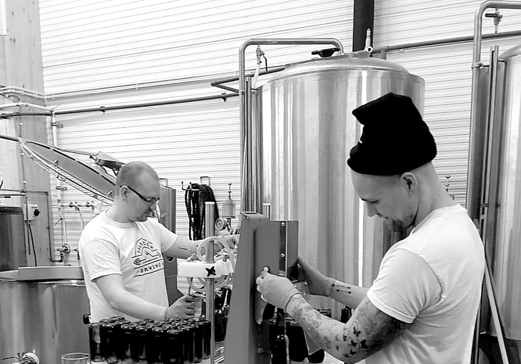 rittäjiä Panimoyrittäjä Matti Mikkonen Talerock Brewing -Olen 25vuotias ohkolalainen panimoyrittäjä. Panimo Talerock Brewing sijaitsee Järvenpäässä Satukalliossa.