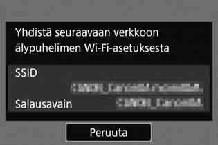 Käytä älypuhelinta ja yhdistä se kameraan. Ota älypuhelimen Wi-Fi-toiminto käyttöön ja valitse sitten SSID-tunnus (verkon nimi), joka näkyy kameran LCD-näytössä.