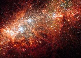 Starburst-galaksit Vuorovaikuttavissa ja törmäävissä galakseissa jossa on paljon kaasua, suuri osa kaasusta voi lyhyessä ajassa ajautua galaksien keskustoihin ja saada aikaiseksi voimakasta tähtien