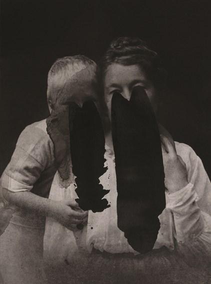 Nanna Hänninen: Witnesses of the Others I (Mother and Child), 2014 162 162 Muste