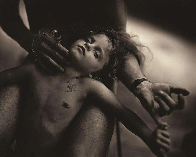 Sally Mann: Sarjasta Family Pictures, 1984-1991 167 167 Valokuvateos: http://sallymann.com/selected-works/family-pictures Viitattu 30.11.2016 Perhekuvia.