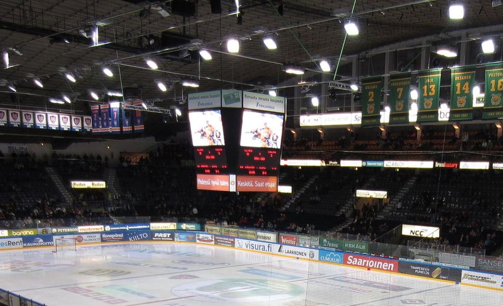 26 Figure 10. The video screen of Hakametsä ice hockey arena (Picture by Nataspop, CC BY-SA 3.0, https://commons.wikimedia.org/w/index.php?