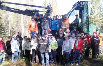 kehityksen jarruttamista. - Okei. Asiakkaita on metsäpuolella vähän, vai onko sittenkään. Yleinen käsitys on, että asiakkaita pari kolme, kuten isoja metsäyhtiöitäkin.