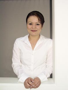 Toukokuussa tradenomiksi valmistunut Johanna Wickström siirtyi talon sisällä uusiin haasteisiin ja aloitti helmikuussa tehtävät Finn- ID:n projektiassistenttina. Johannan tehtäviin kuuluu mm.