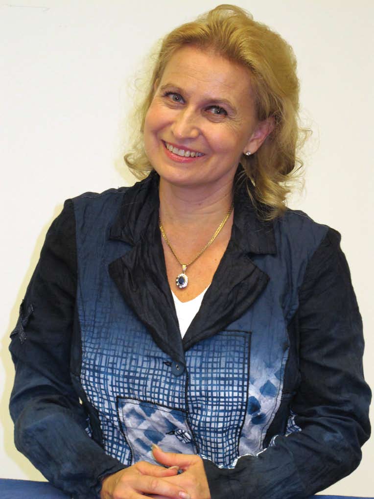 Lindholm on nykyään Esko Jalkanen Luonnonvoimat Yhdistys ry:n toiminnanjohtaja. Tiina Lindholm on perehtynyt erityisesti terveyteen vaikuttaviin henkisiin ja näkymättömiin tekijöihin.