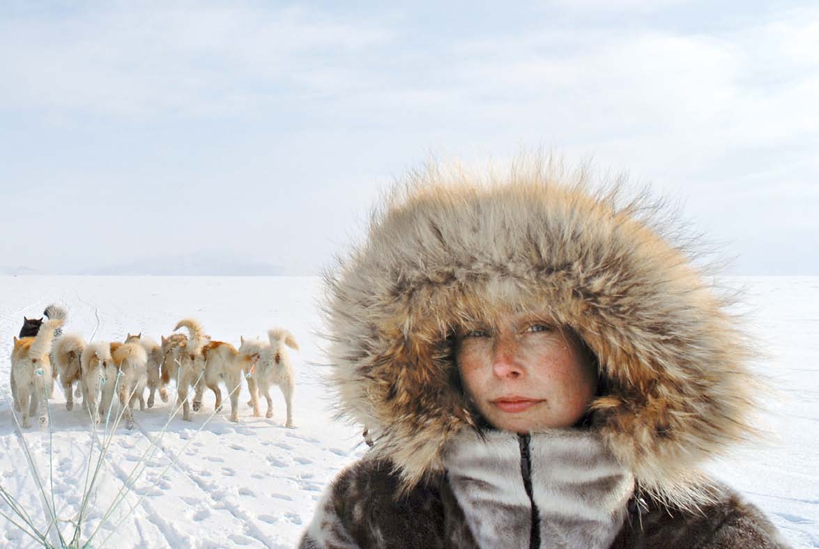 Valokuvaaja : Jäävuoren vesi on raikkainta kulki kuvausmatkoillaan Grönlannissa usein metsästäjien koiravaljakoiden kyydissä. Reissut kestivät yleensä pari päivää.