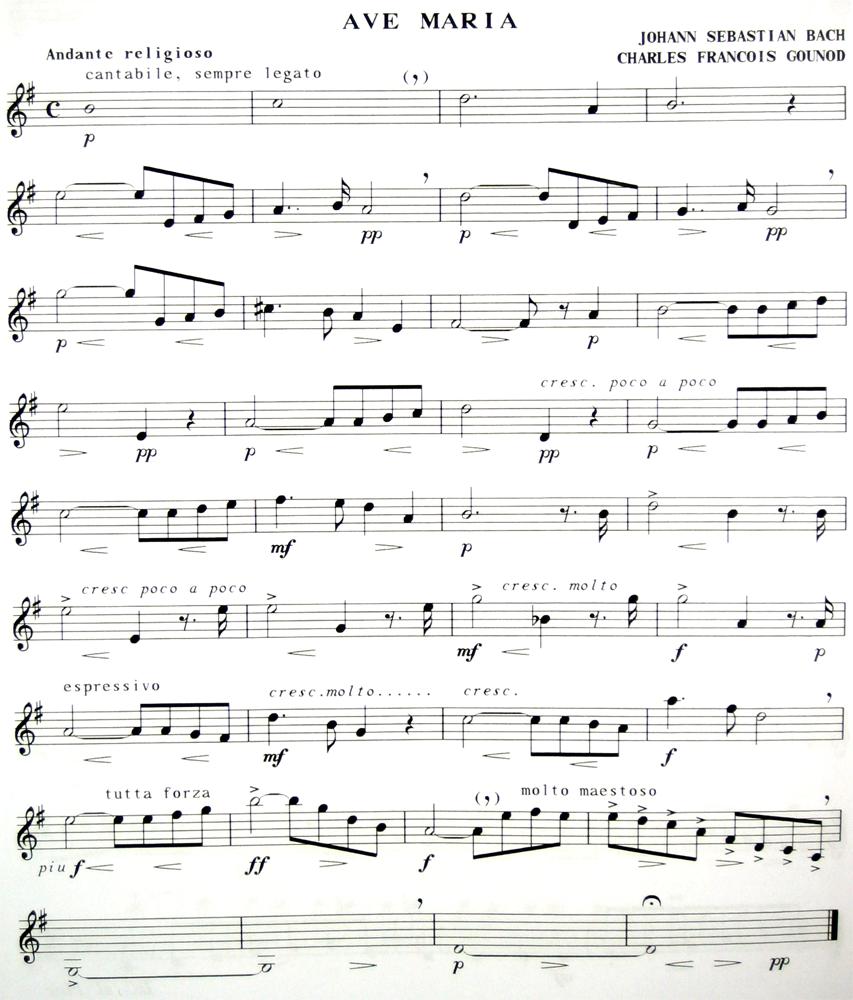 Kuvan 32 teoksessa oppilas osoittaa seuraavat taitonsa: pitkän linjan soitto, puhtaus, legatovaikutelman toteutus,