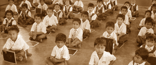 Intiassa käytetään koulupukua Köyhissä maissa monet lapset jäävät ilman peruskoulutusta.