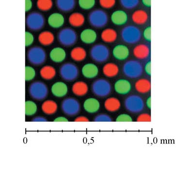 Luku 1 Valo ja värit Kuva rasteroimalla Käytännössä merkityksillisimmät tavat tuottaa värikuvia ovat television tai tietokoneen kuvaruudulle additiivisesti syntyvät ja paperille subtraktiivisesti