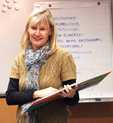 Perehdyttämistilaisuuksissa oli mahdollisuus myös oppia kokeneiden kouluttajien kokemuksista ja saada vinkkejä koulutusten markkinointiin ja käytännön järjestelyihin.